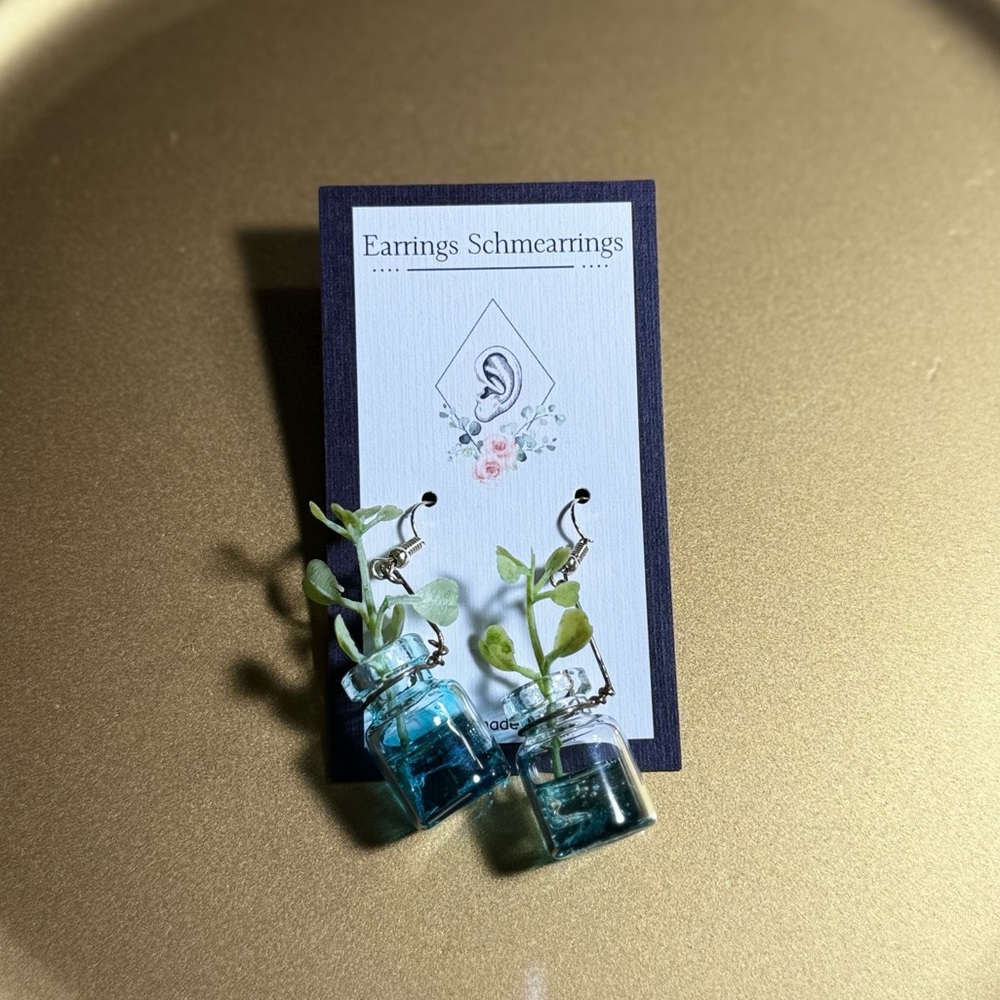 Woman’s polymer & resin earrings